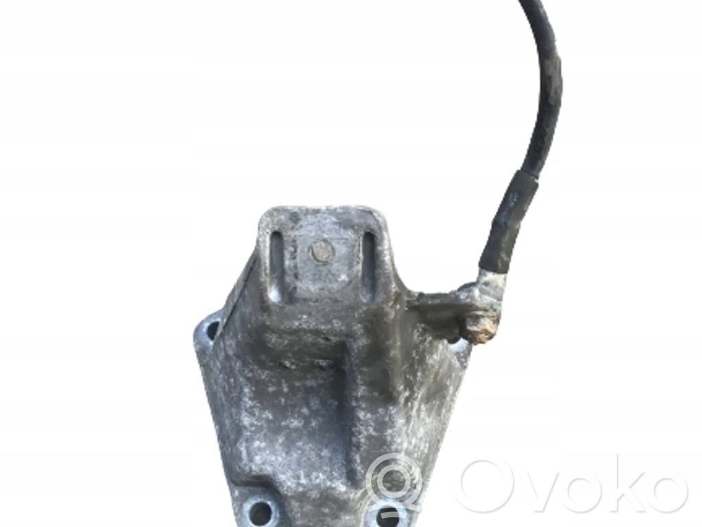 Engine mounting bracket   8D0199308D