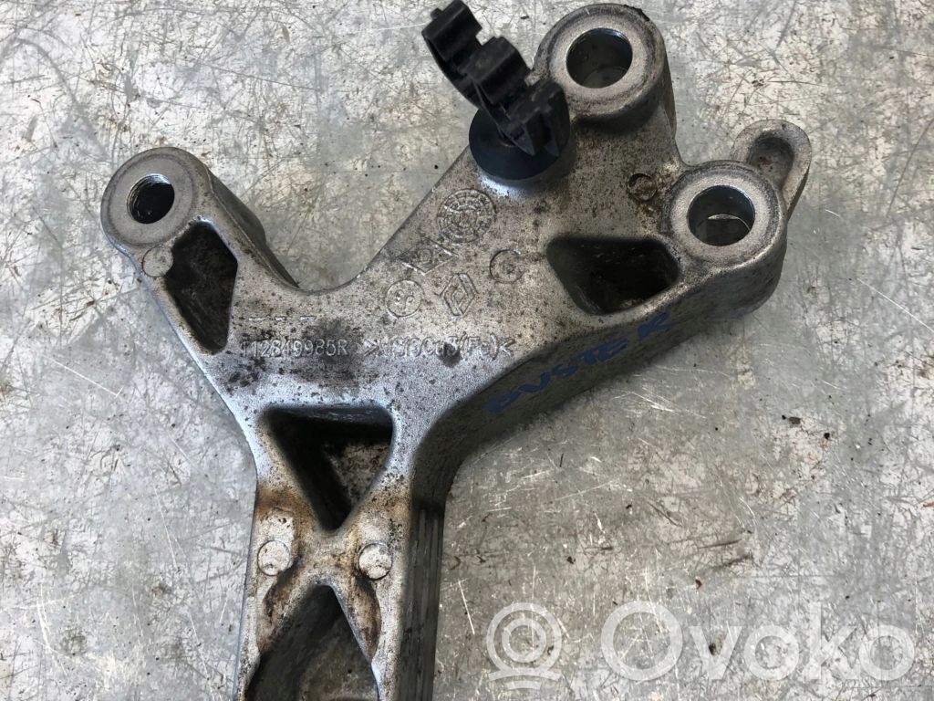 Dacia Duster Engine mount bracket 