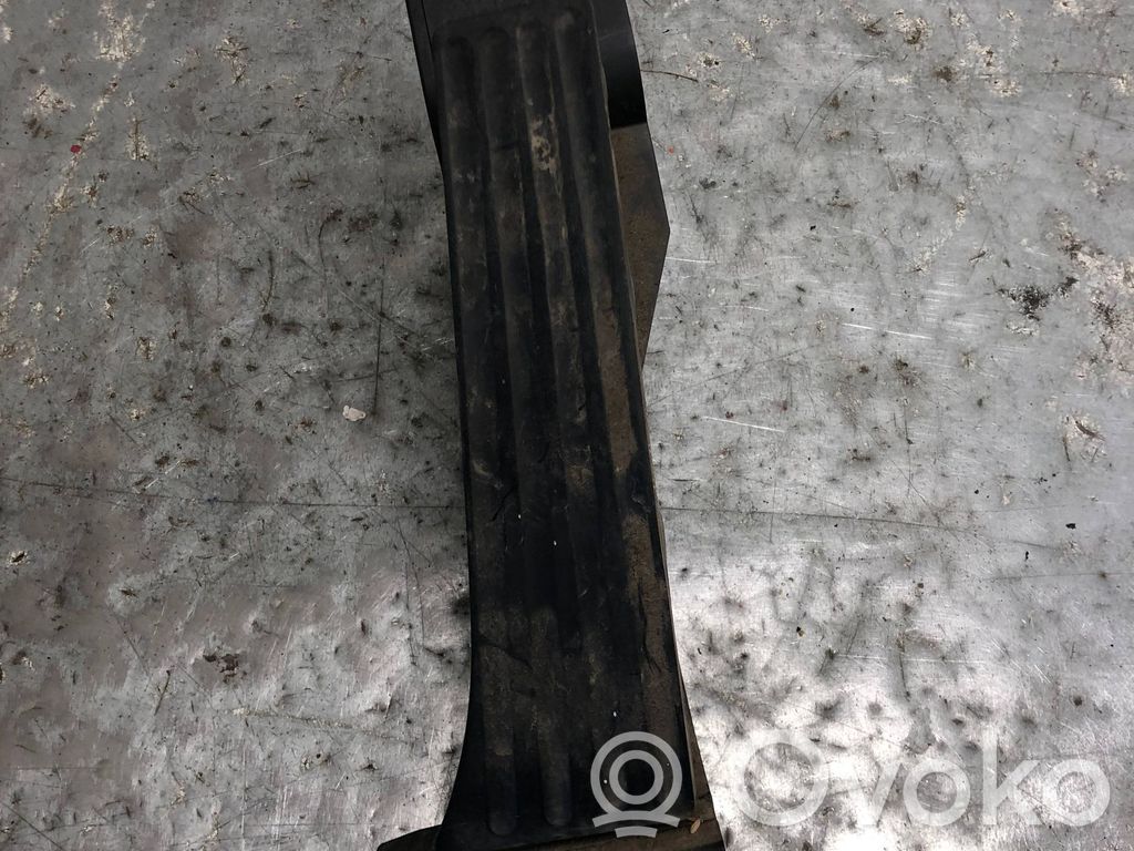 Accelerator throttle pedal   6786286