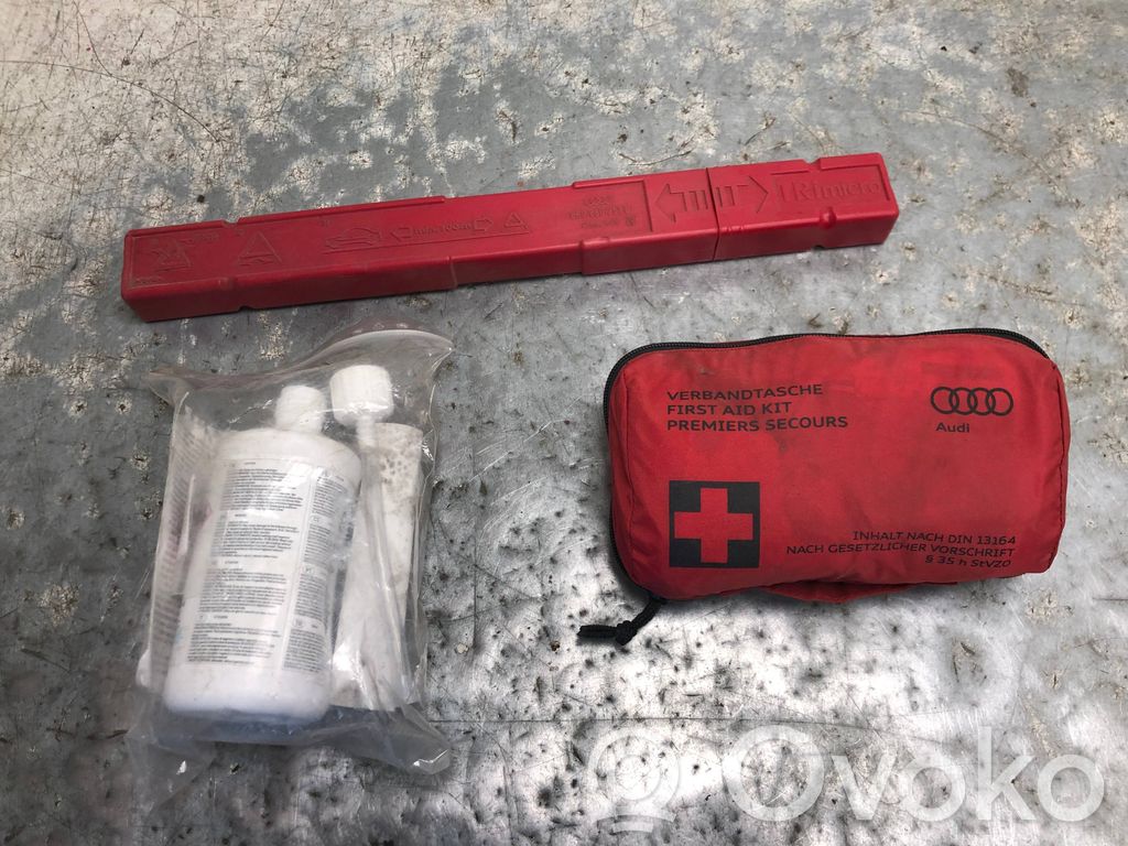 Audi A4 S4 B8 8K Avarinis ženklas 