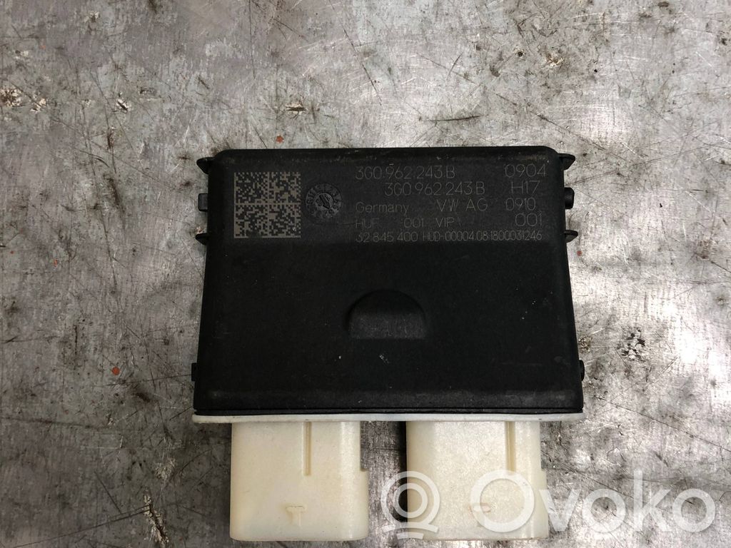 Volkswagen Touareg III Tailgate/trunk control unit/module 
