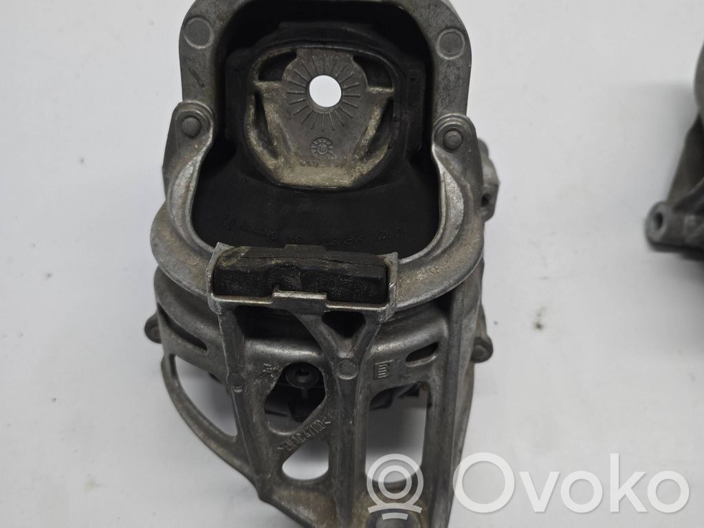 Porsche Cayenne (9Y0 9Y3) Engine mount bracket 