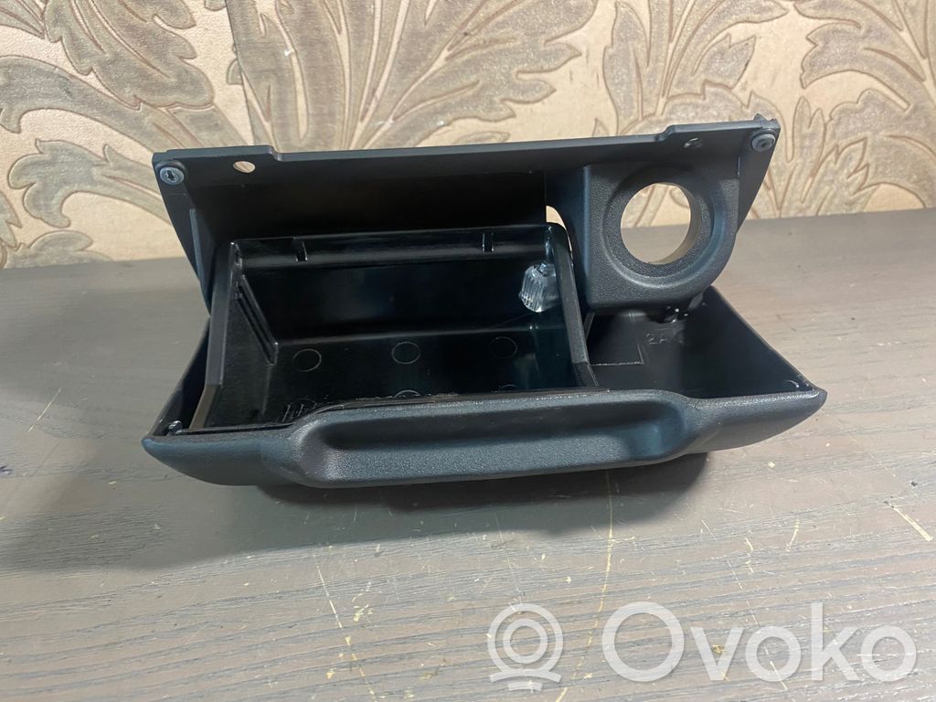 Opel Corsa B Peleninė panelėje 