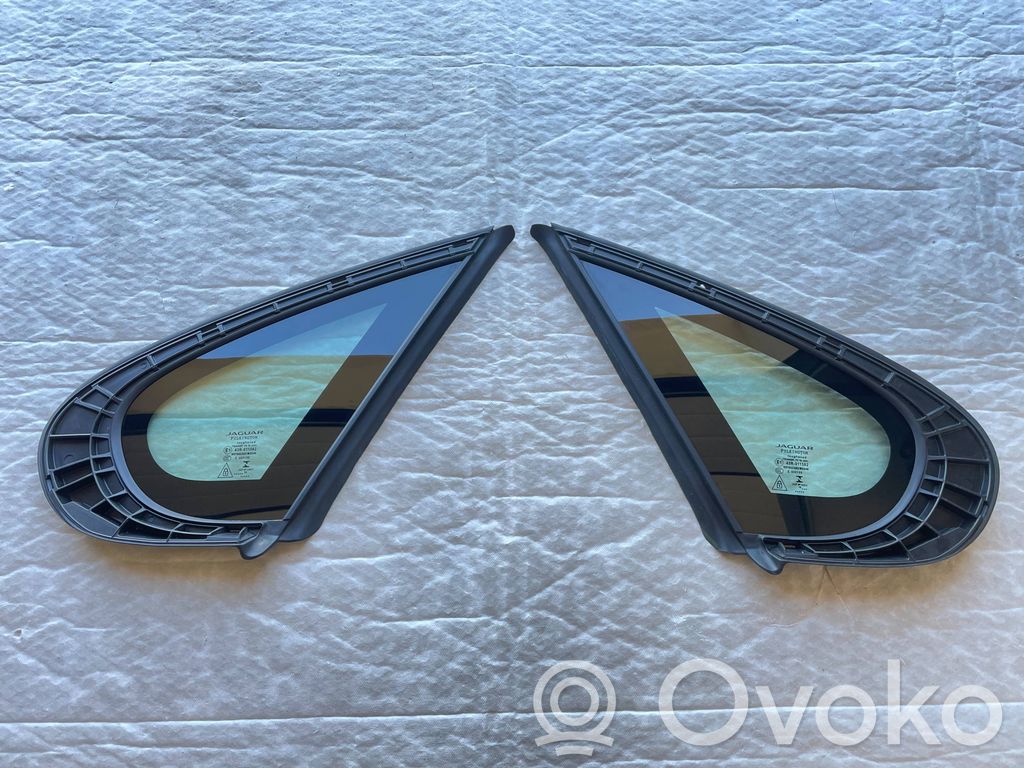Jaguar XE Ventanilla de ventilación de la puerta trasera 
