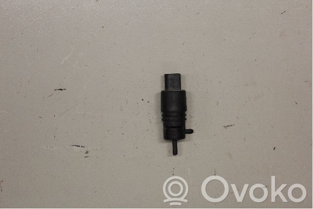 Windscreen/windshield washer pump   3043126