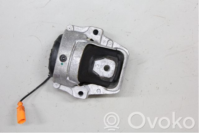 Audi A5 8T 8F Łapa / Mocowanie silnika 