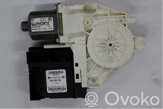 Volkswagen Tiguan Silnik regulatora szyby drzwi przednich 
