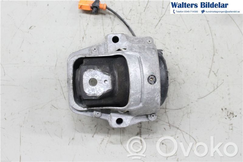 Audi Q5 SQ5 8R Engine mounting bracket 