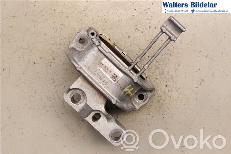 Volkswagen Golf VII Engine mounting bracket 