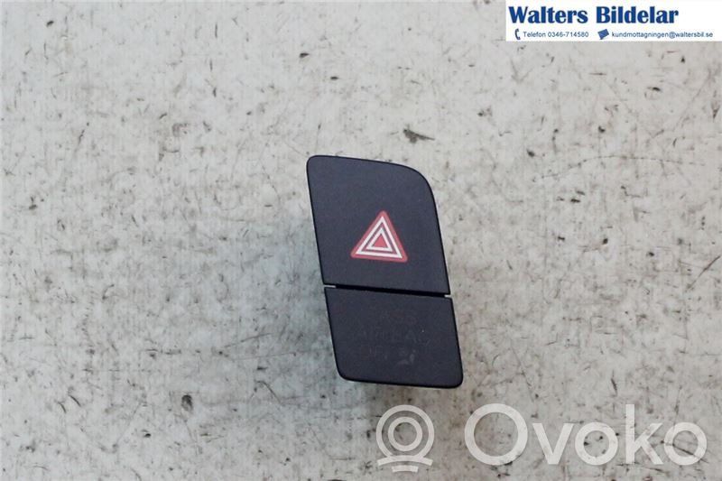 Audi Q3 8U Przycisk świateł awaryjnych 