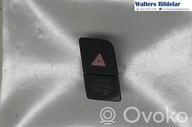 Audi Q3 8U Przycisk świateł awaryjnych 