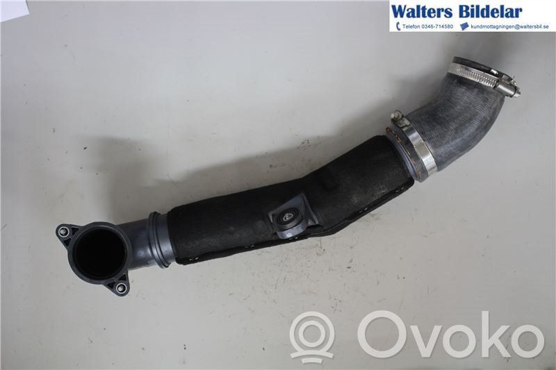 Volkswagen PASSAT B8 Wąż / Rura intercoolera 