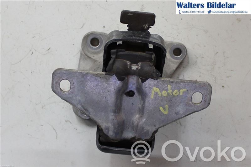 Volkswagen Amarok Engine mounting bracket 