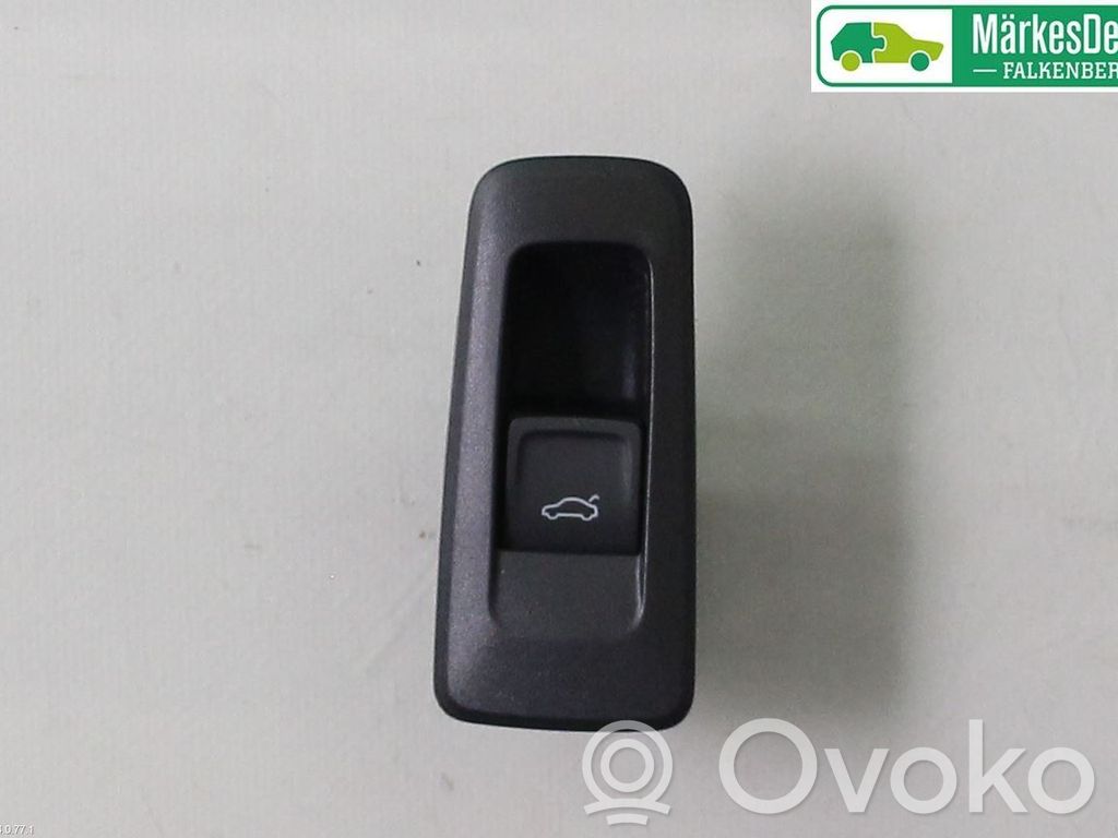 Skoda Karoq Botón interruptor de maletero abierto 