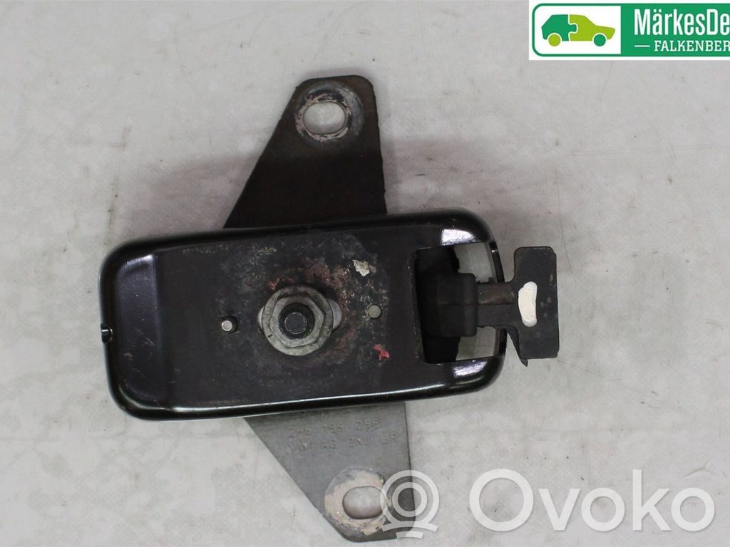 Volkswagen Amarok Engine mounting bracket 