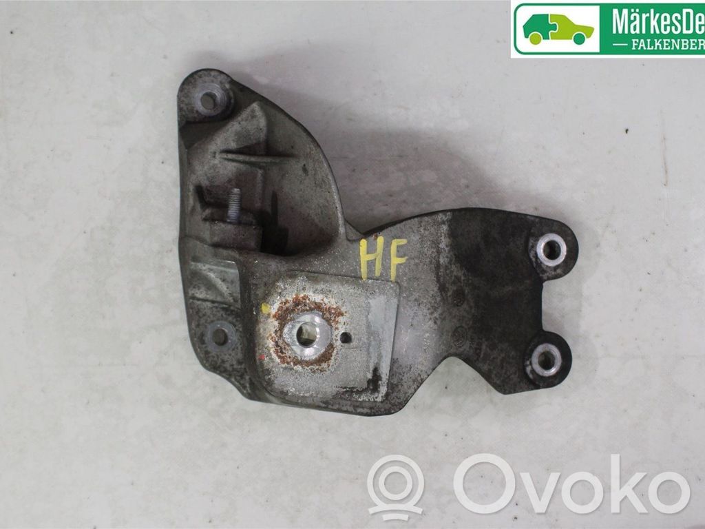 Volkswagen Amarok Engine mounting bracket 