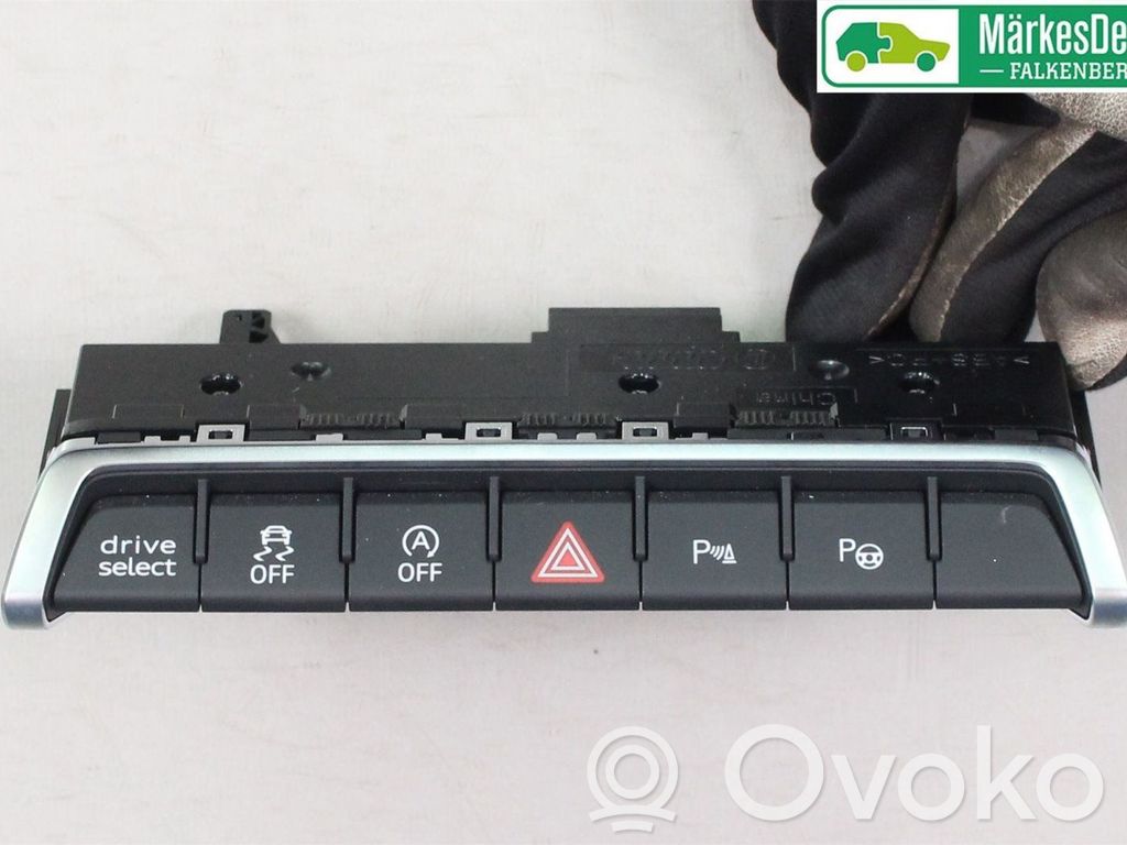 Audi A3 8Y Hazard light switch 