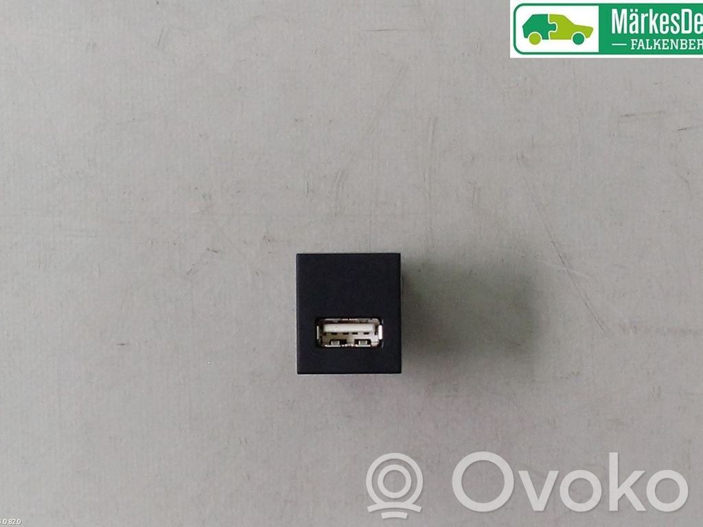 Toyota Yaris XP210 Connecteur/prise USB 
