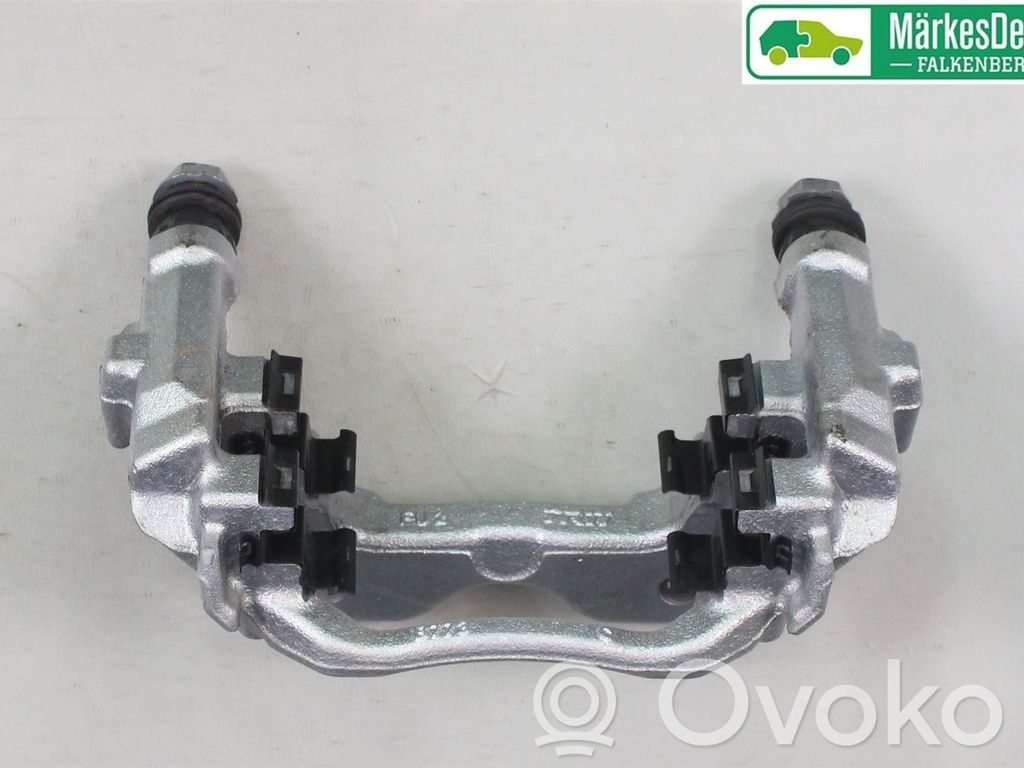 Toyota Yaris XP210 Supporto della pinza del freno anteriore