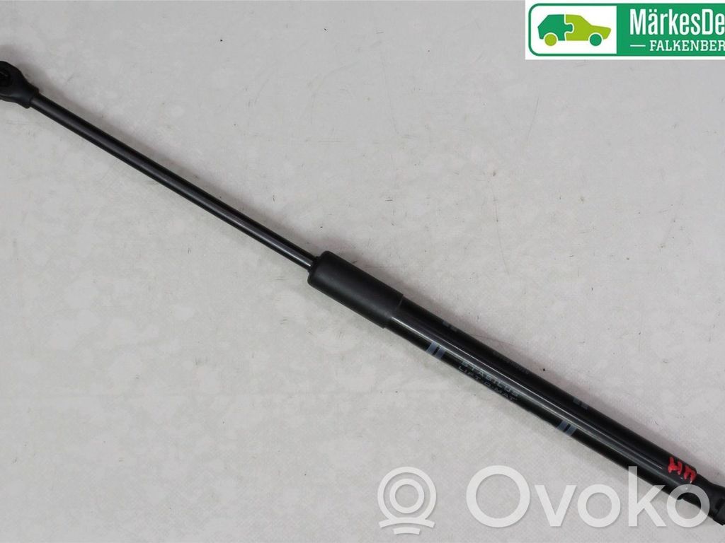 Toyota Yaris XP210 Puntone del portellone posteriore