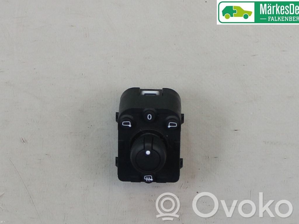 Audi Q2 - Wing mirror switch 