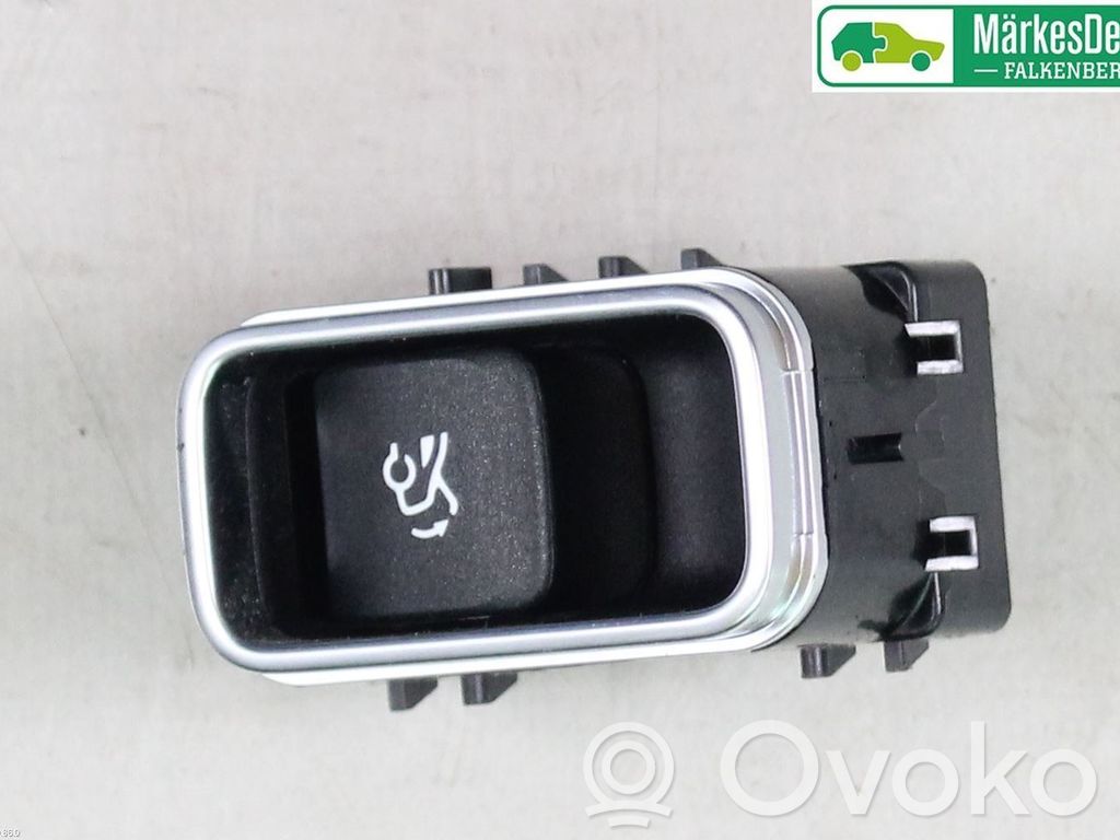 Mercedes-Benz CLA C118 X118 Przycisk otwierania klapy bagażnika 