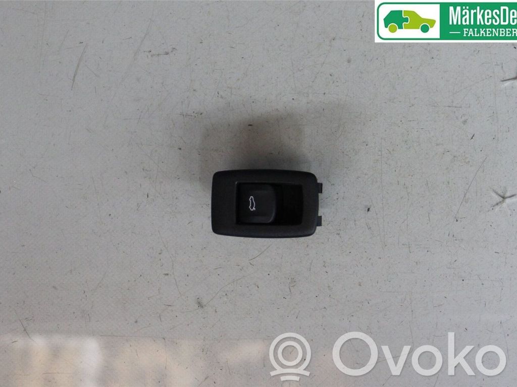 BMW 5 G30 G31 G38 Tailgate/boot open switch button 