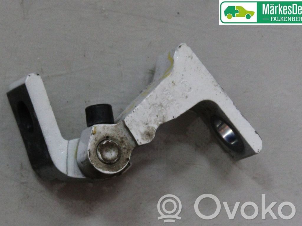 Volkswagen Touareg III Front door lower hinge 