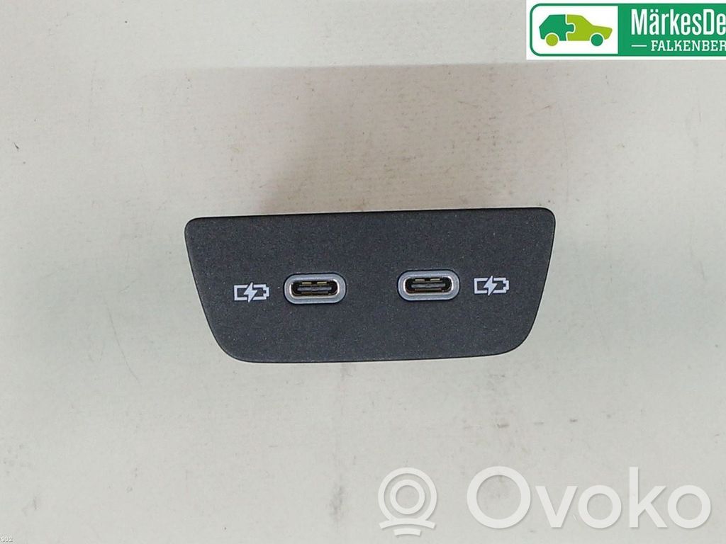 Volkswagen Golf VIII Priză USB 