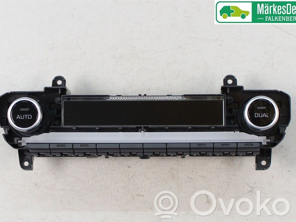 Toyota Yaris XP210 Panel klimatyzacji 