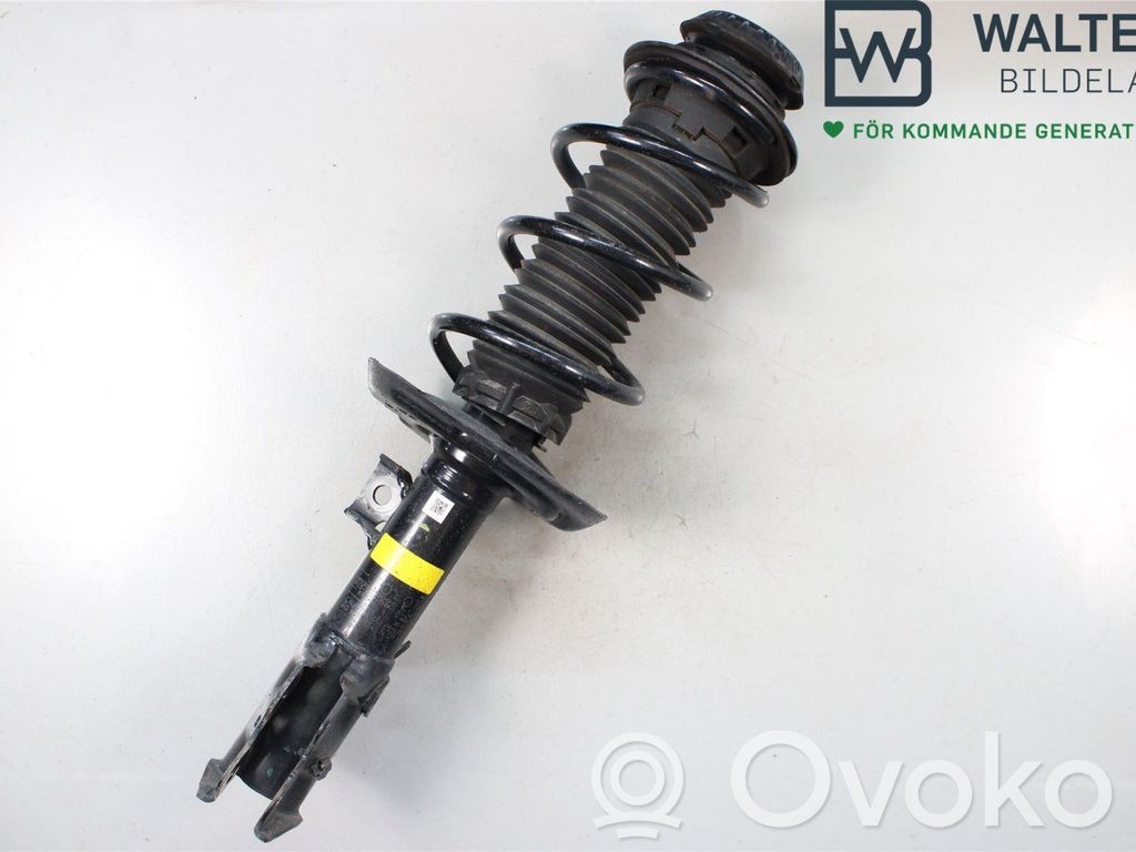 Toyota Yaris XP210 Ammortizzatore anteriore con molla elicoidale 