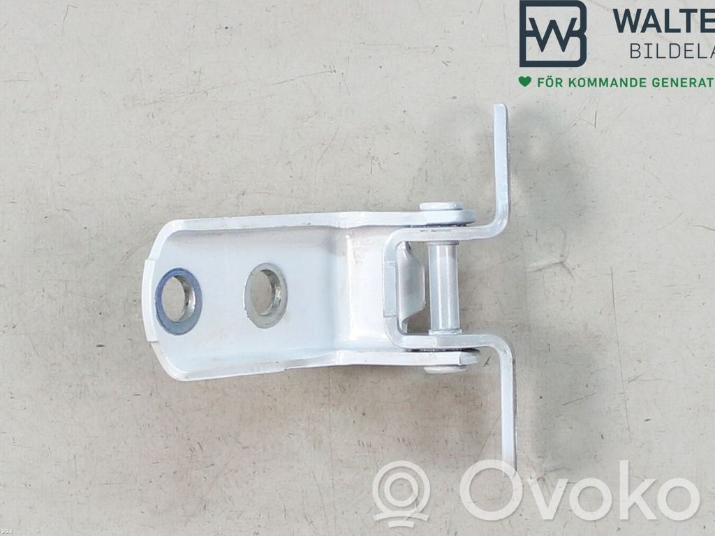Toyota Corolla Cross Charnière inférieure de porte arrière 