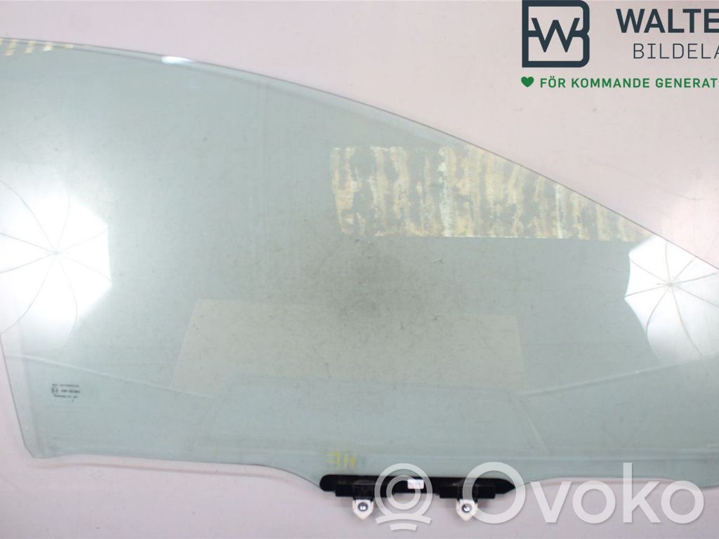 Toyota Yaris XP210 Szyba drzwi przednich 