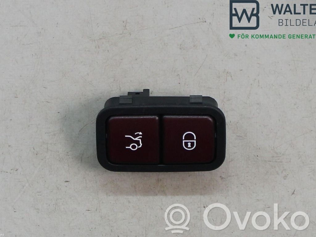 Mercedes-Benz C W205 Botón interruptor de maletero abierto