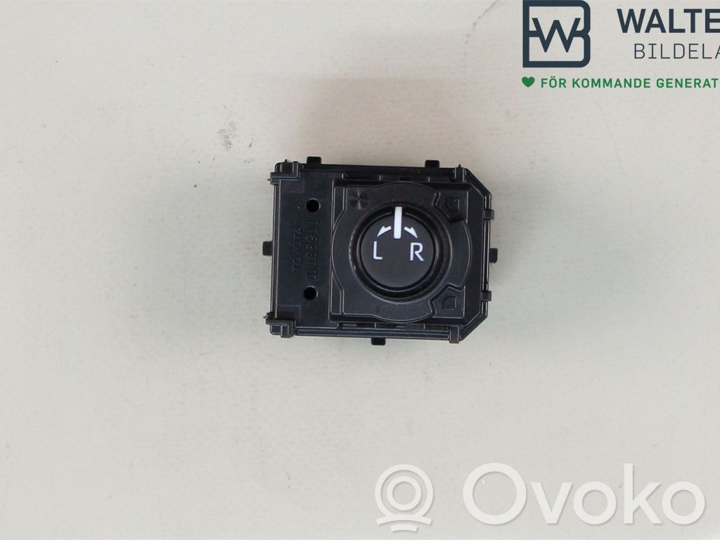 Toyota Yaris XP210 Wing mirror switch 