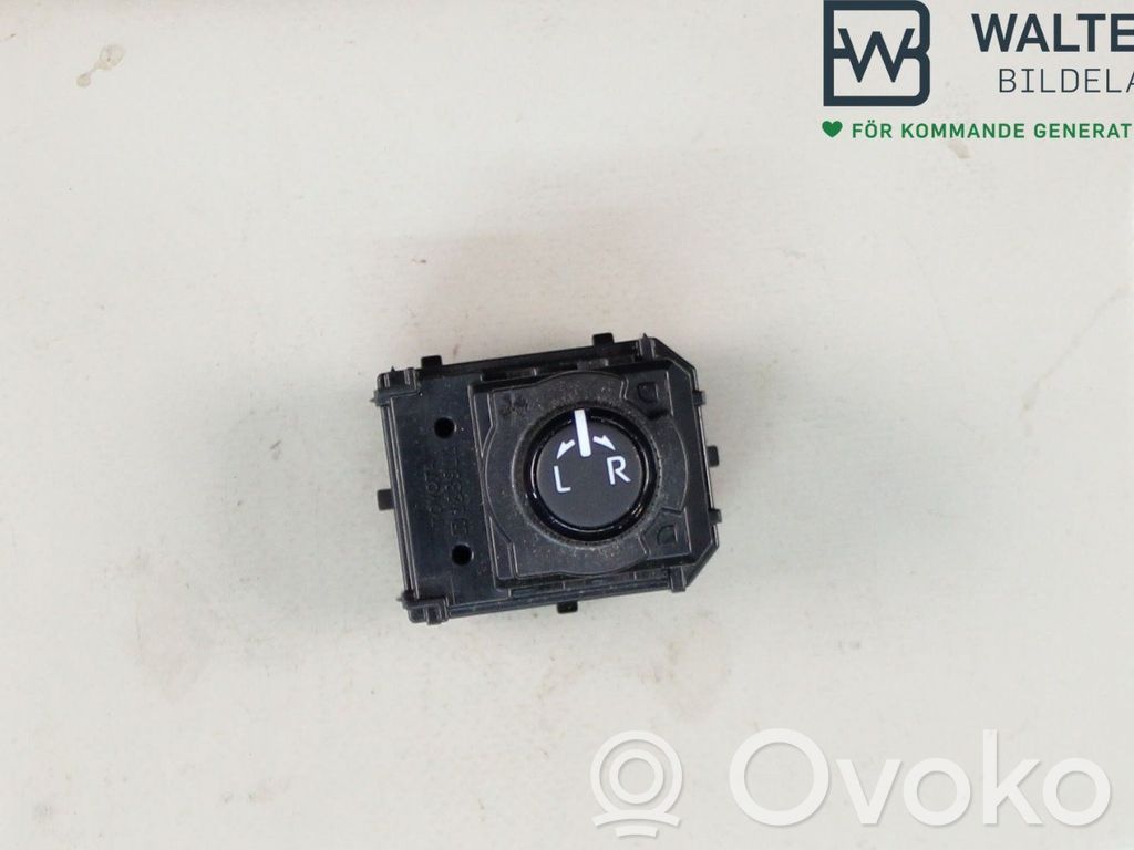 Toyota Yaris Cross Wing mirror switch 