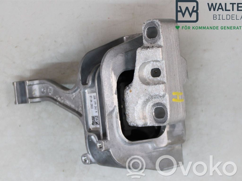 Volkswagen Taigo Engine mounting bracket 