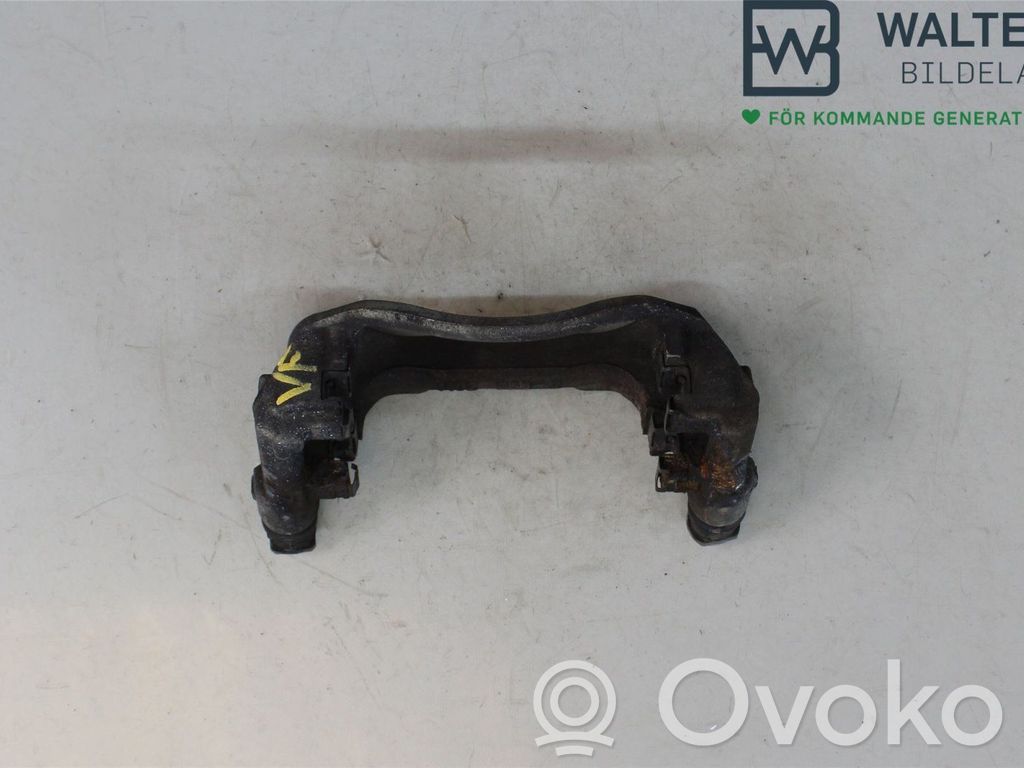 Toyota Yaris Cross Mocowanie przedniego zacisku hamulca