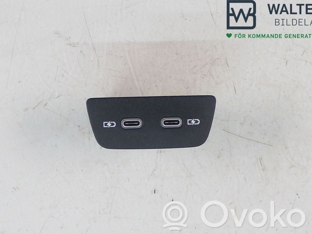 Volkswagen Golf VIII Priză USB 