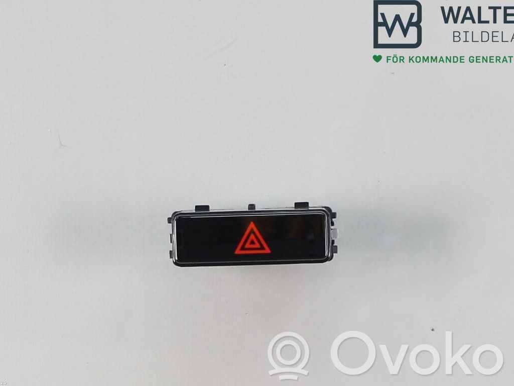 Volkswagen PASSAT B8 Interruttore luci di emergenza
