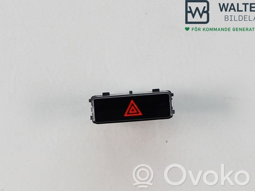 Volkswagen PASSAT B8 Botón interruptor de luz de peligro 