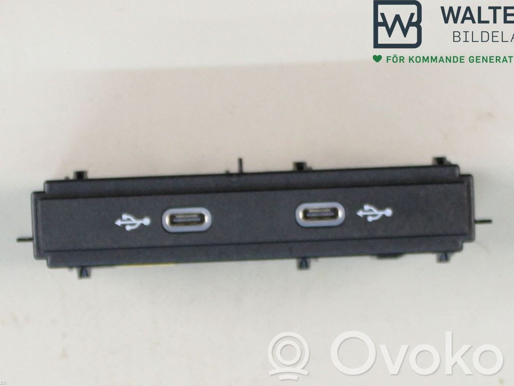 Volkswagen Golf VIII Priză USB 