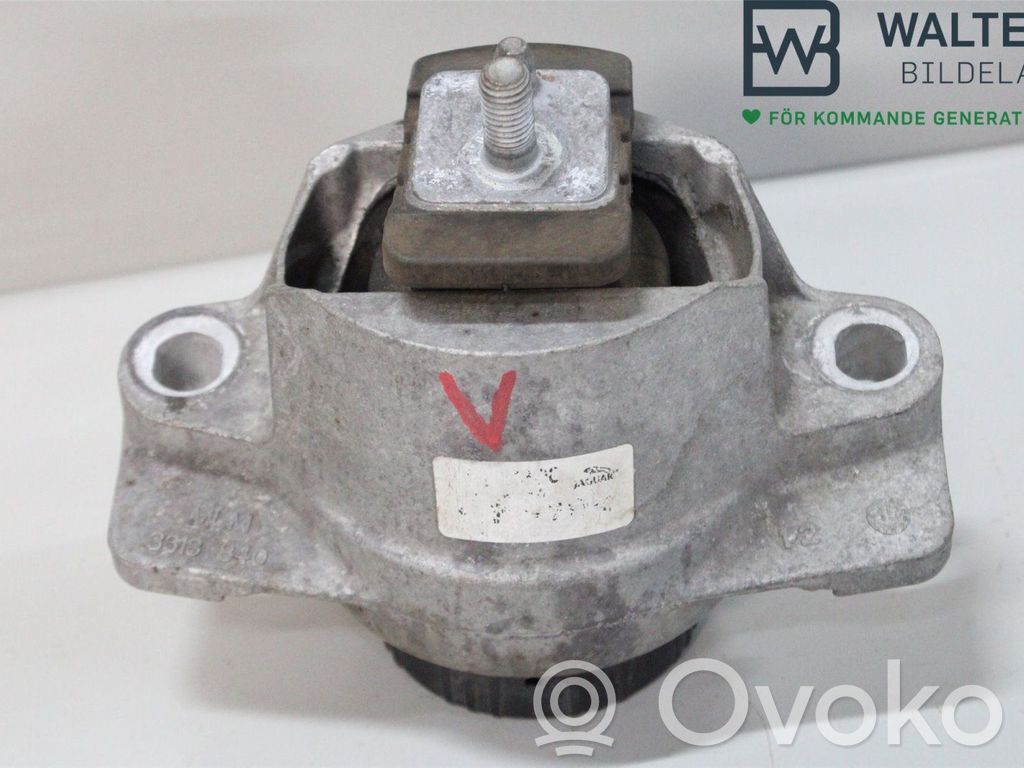 Jaguar XE Engine mounting bracket 
