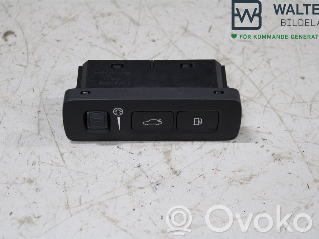 Volvo XC90 Fuel tank opening switch 