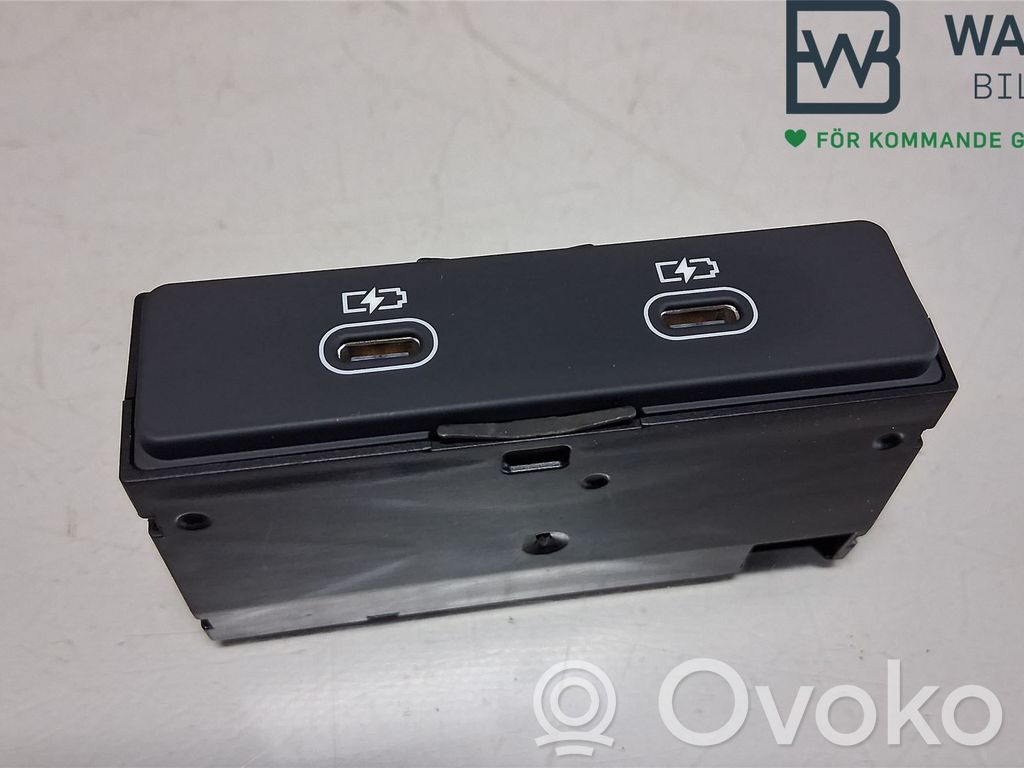 Audi Q8 USB socket connector 