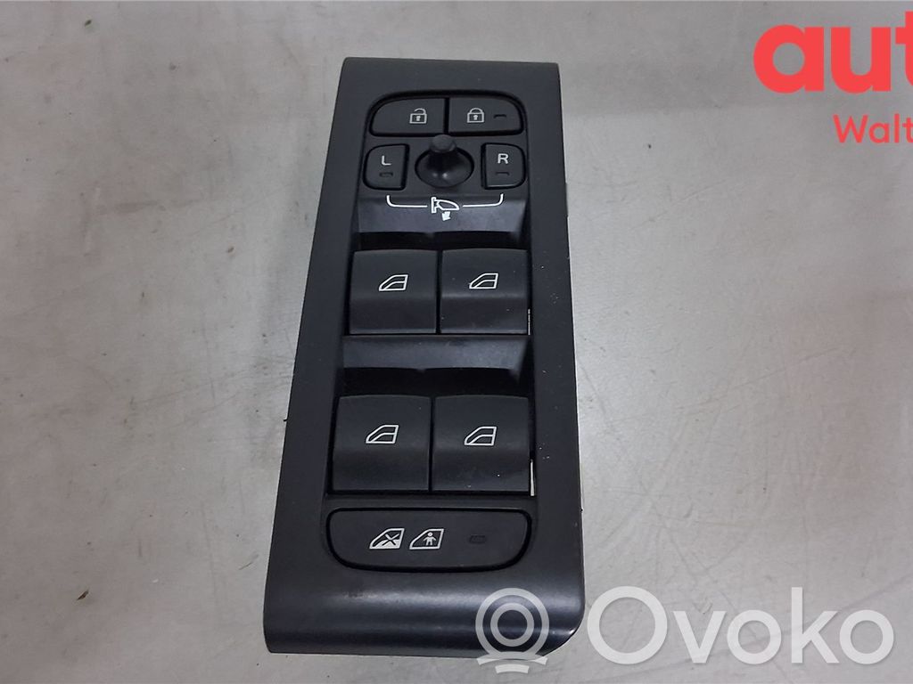 Volvo XC40 Electric window control switch 