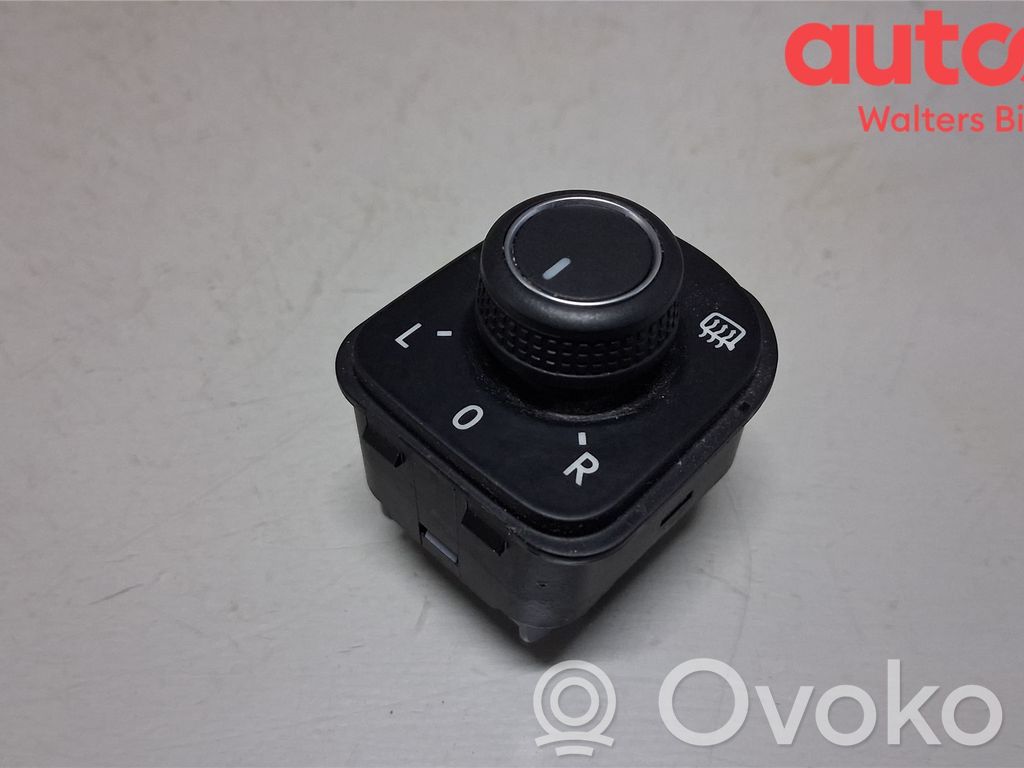 Volkswagen Tiguan Wing mirror switch 