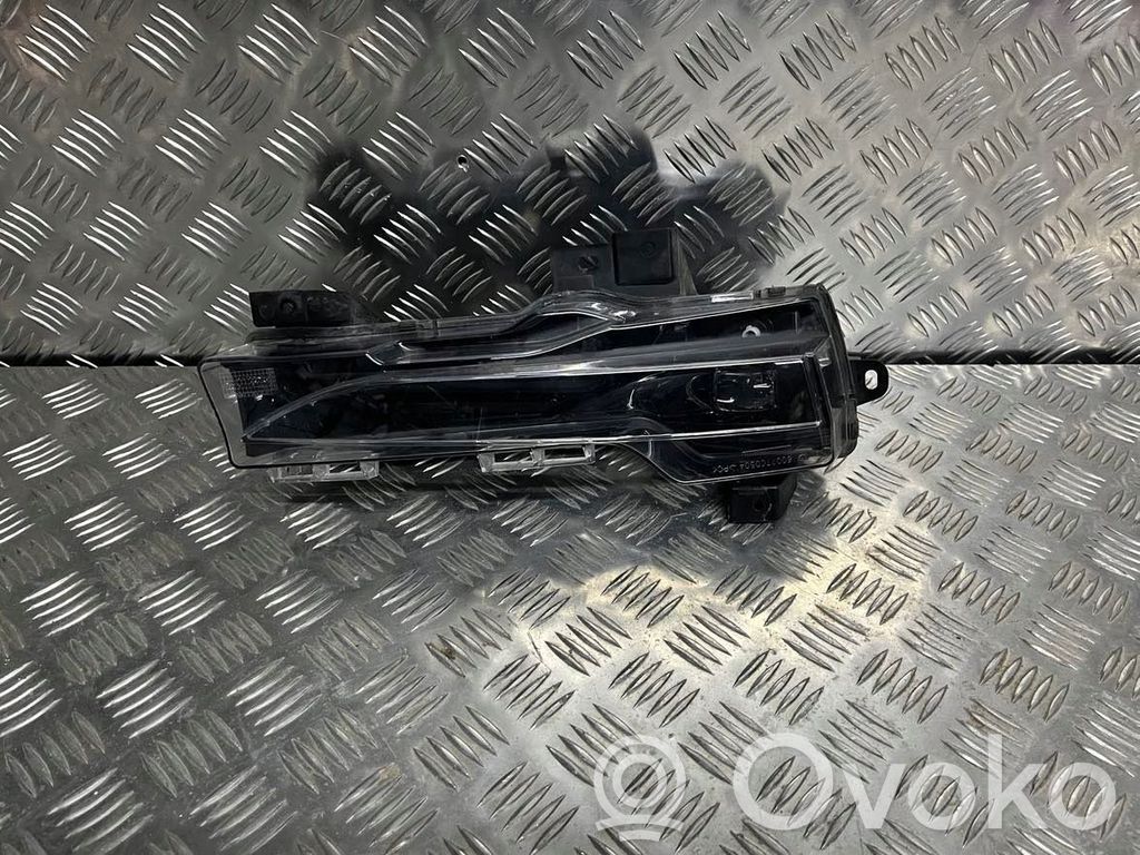 Tesla Model 3 Etusumuvalo 
