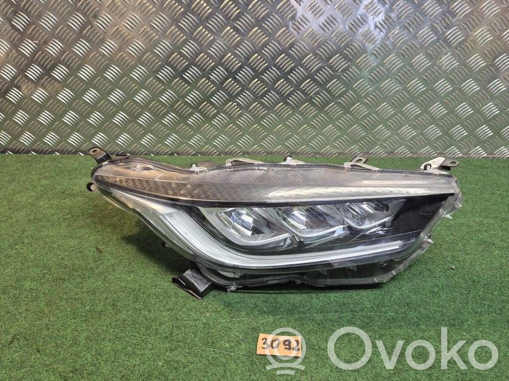 Toyota Yaris XP210 Lampa przednia 