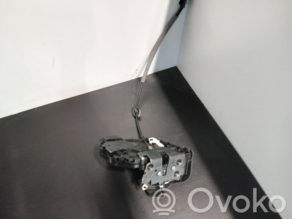 Volvo XC70 Front door lock 